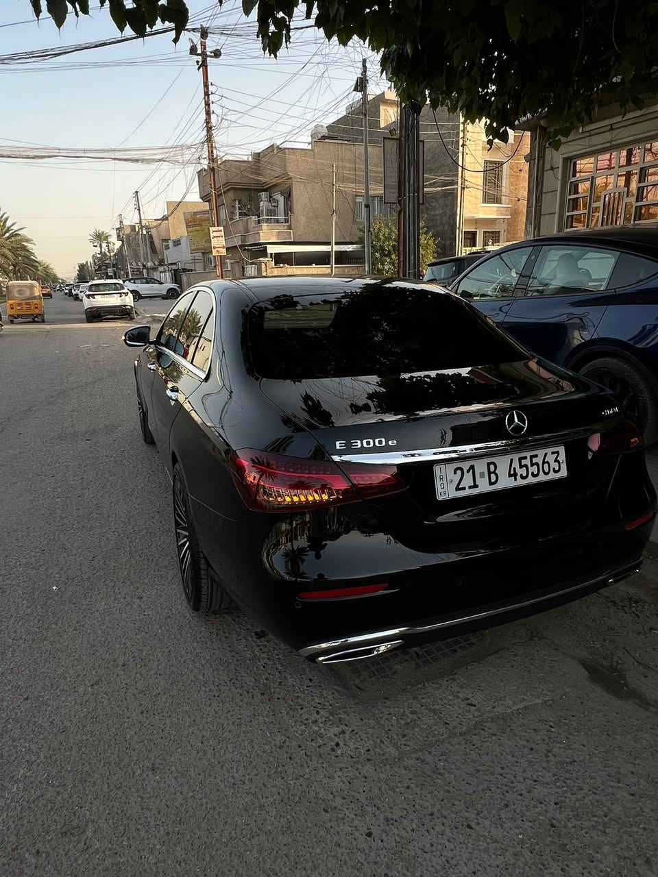 سلام عليكم ورحمة الله وبركاته
مرسيدس E300 كلاس 
موديل 2023 
كلين تايتل 
وارد الماني 
فول مواصفات 
شكل s 
تغليف ppf بلكامل 
ويل كب s
بيهه كتاب تضليل 
السعر 335 سعر مناسب جدآ وبيه مجال قليل 
مكان السياره بغداد 
شباب ما متواجد على الفيس فقط واتساب 
***********
***********
واتساب
