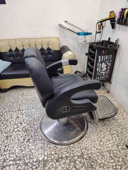 كرسي حلاقه شبح واحد كشي مابي فقط جك الصعود ونزول  عاطل. للبيع. عنوان كربلاء حي العباس***********السعر 250
