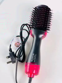 بنات.. هاي الفرصة مو مال تضيع من ايدكم ! السعر صار نار! 🔥😱 الفرشاة الح...