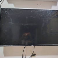 شاشه حجم ٥٠نضيفه كلش ما مصلحه ابد جديده السعر ٣٥٠بيه مجال قليل