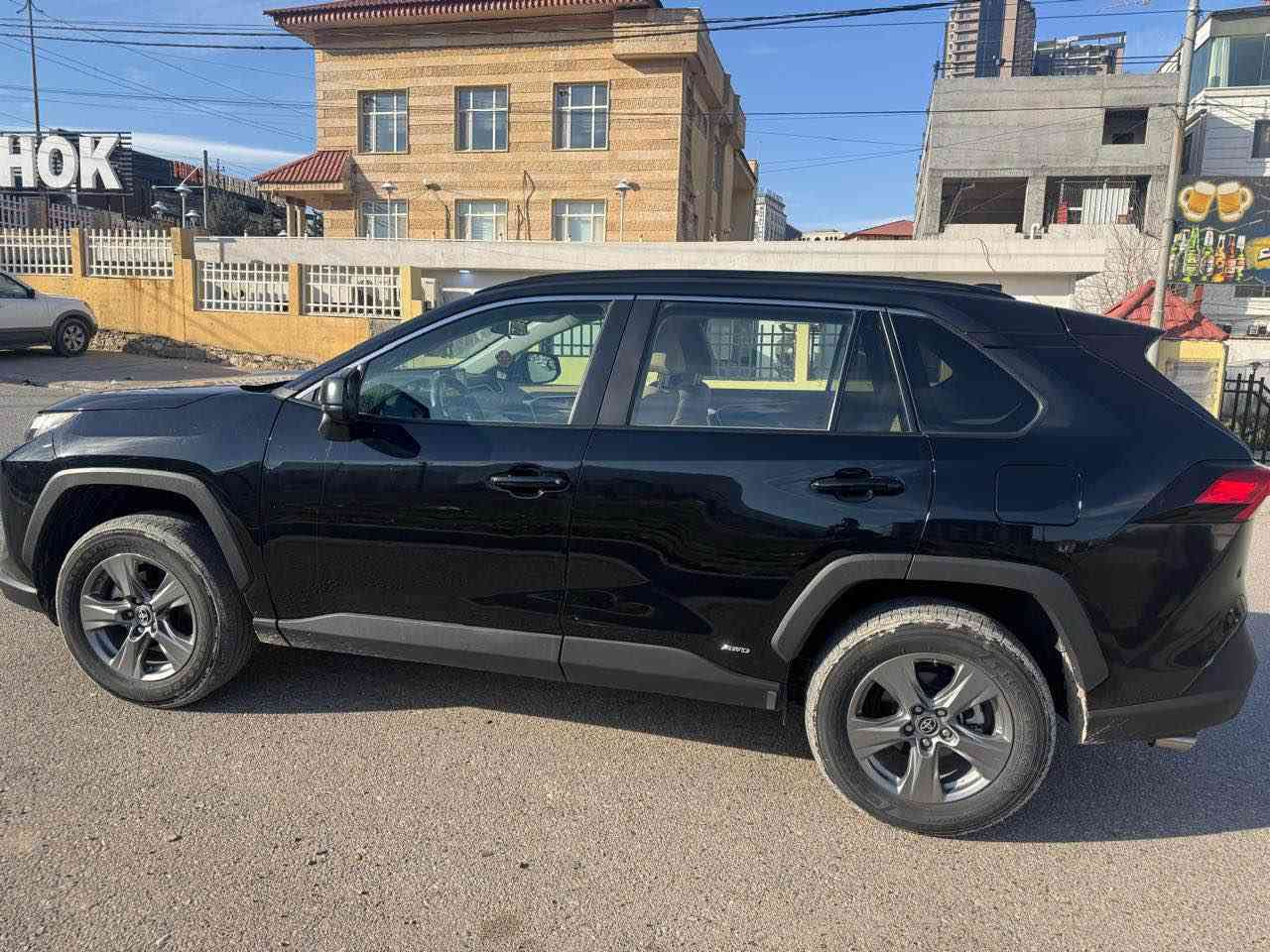 Rav4 2024 hybrid 4x4
راف 4 هايبرد 4x4
Le
بدون صبغ
بيها شبرين تعديل pdr

داخل بيج بلاد 
سياره ماشيه ٢٢ الف
سياره جديده ومابيها نقص

مكان دهوك
رقم كاتي 
سعر ٢٣٠ ومجال 
***********
*********** دهوك, العراق
