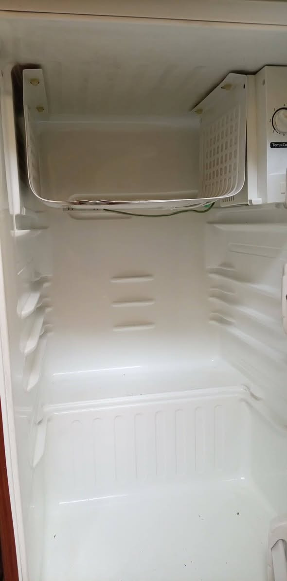 ثلاجه مكتبيه للبيع تجميد فول موجوده بل ايمن حضيرة الساده ..سعرها 30 الف


**إذا كنت صاحب هذا الإعلان وتريد حذفه لأي سبب، رجاءا أرسل رسالة إلى الدعم الفني**