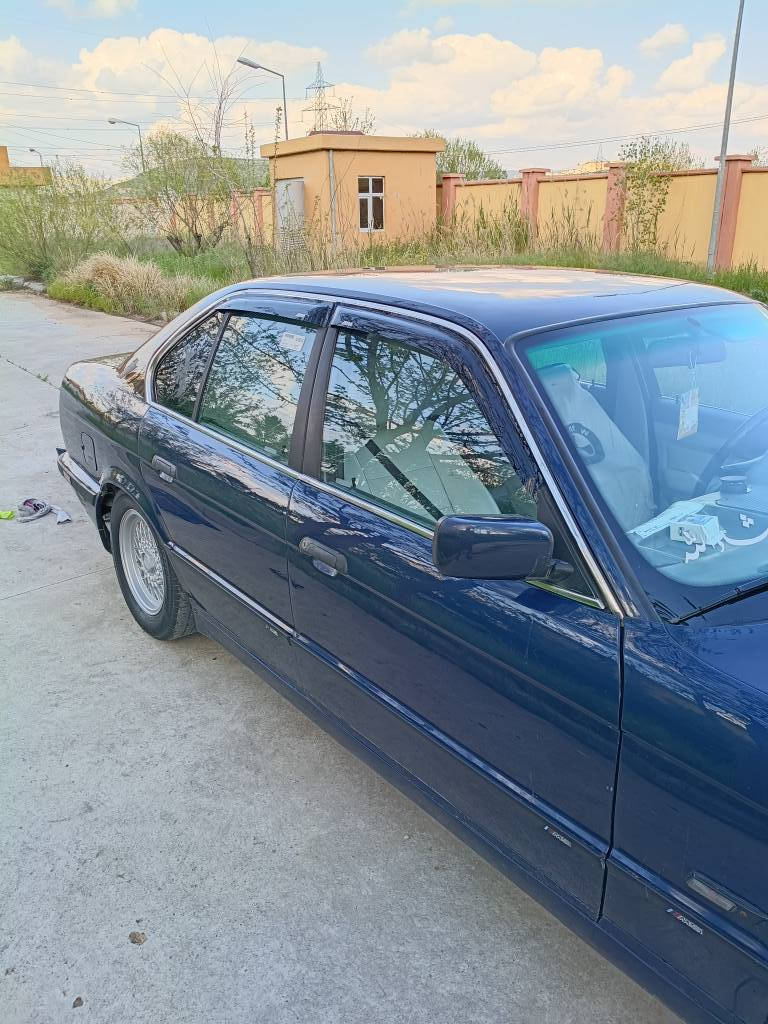 BMW
1991
ڕەقەم سلێمانی 
تا2030تازەیە
525کەپسی گێڕعادی
دەعمو لێ دراوی نیە 
هەیکەلی جوان ماوەتەوە
تایەی تازە 
گێڕ و مەکینەی بەشەرت هەڵمیشی نیە
سعری/. 45$وەرەقەو معامەلەیەکی برایانە
وەکالەتی بە ناوی خۆمەوەیە 
ژـم: ***********
ژـم:*********** السليمانية, العراق
