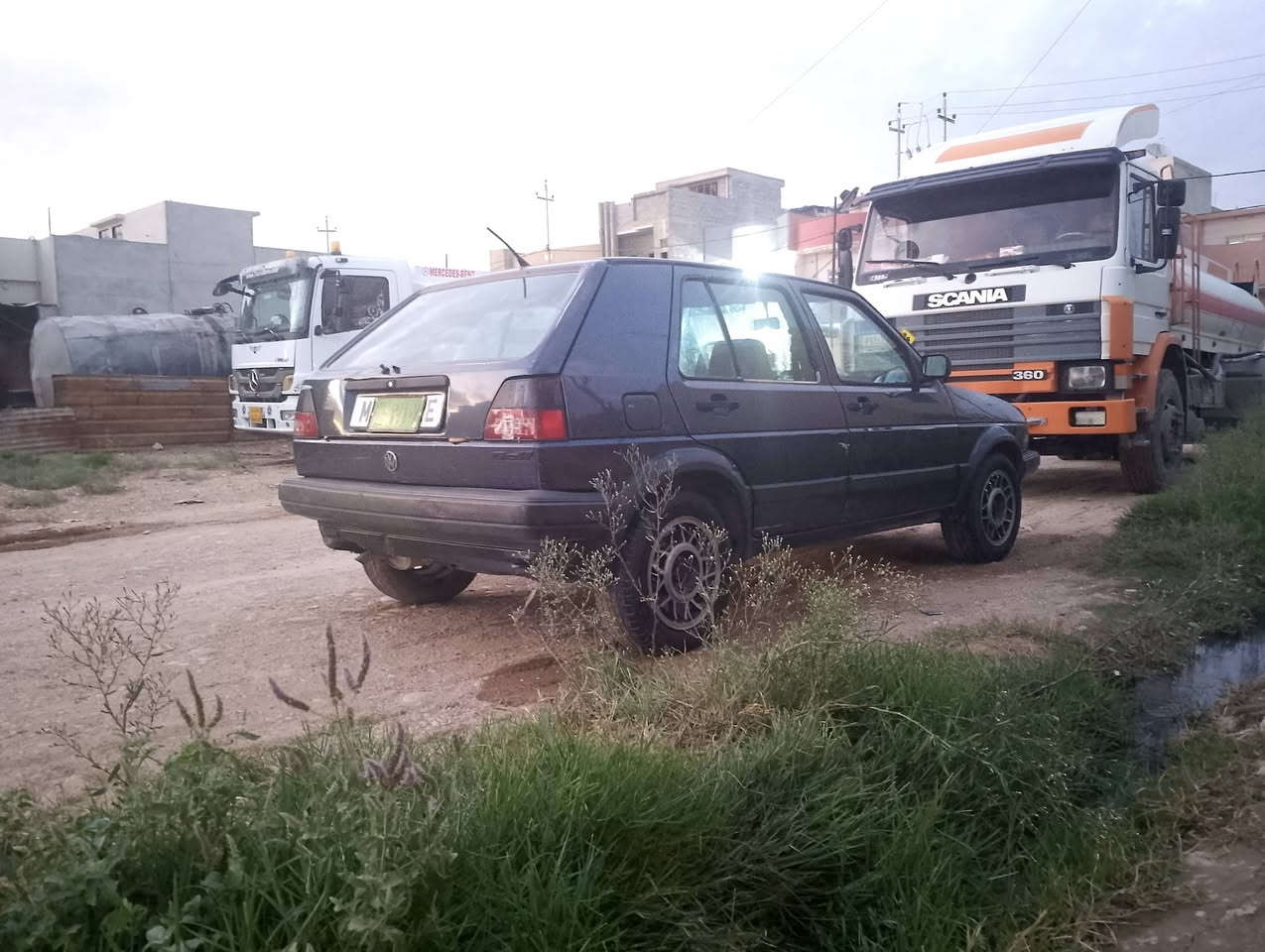 السلام عليكم كولف لبيع موديل( 89) شرط على وضع الشركه مكينه 8/0 بيها تبخير سياره حلوه وصبغ مابيها ولا ضربه الدواير ممصلحه بعد رقم بيها ماشي بنص المعامله وتحويلها ميكلف اكثر من 400الف وشرعي موجود يمي كاربون بنزين بيها  عنوان موصل حي الميثاق *********** ماسنجر ماجاوب خابر ودلل
