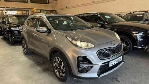 السلام عليكم 

سبورتج 2022 كوري 
مكفولة السياره عدا رصعه غيره بل باب 
فول 1/1 من عدا الفتحة 
كراسي تدفئة تبريد 
كراسي كهرباء 
ويل جبير 
بصمة 
شاشة جبيرة 
سايد بريك دكمة 
تعديل مسار 
كراسي الخلفية تدفئة 
بصمة 
ستيرن تدفئة 
مري شفط 
اوتو هولد 

محرك 2000 دوش

السعر :18،700 وبيها مجال 

***********
