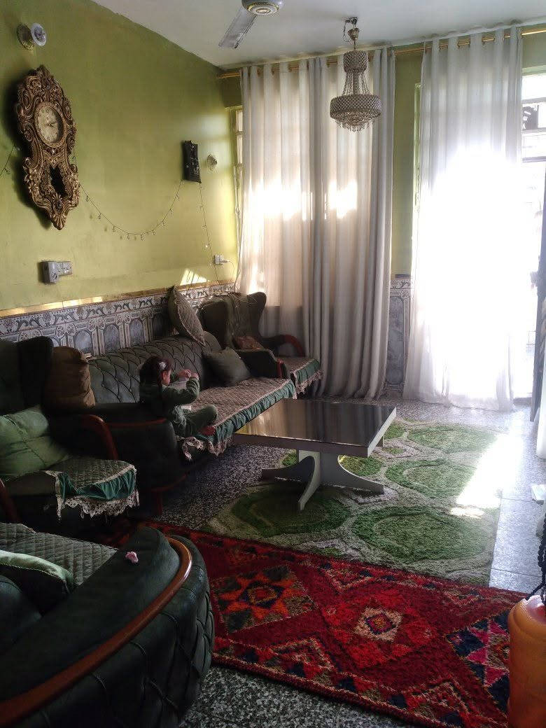 بيت للبيع  الزعفرانيه دور الشرطه زراعي سند 25 المساحه 100 متر طابق ونص بناء طابوق للأستفسار الاتصال ***********
