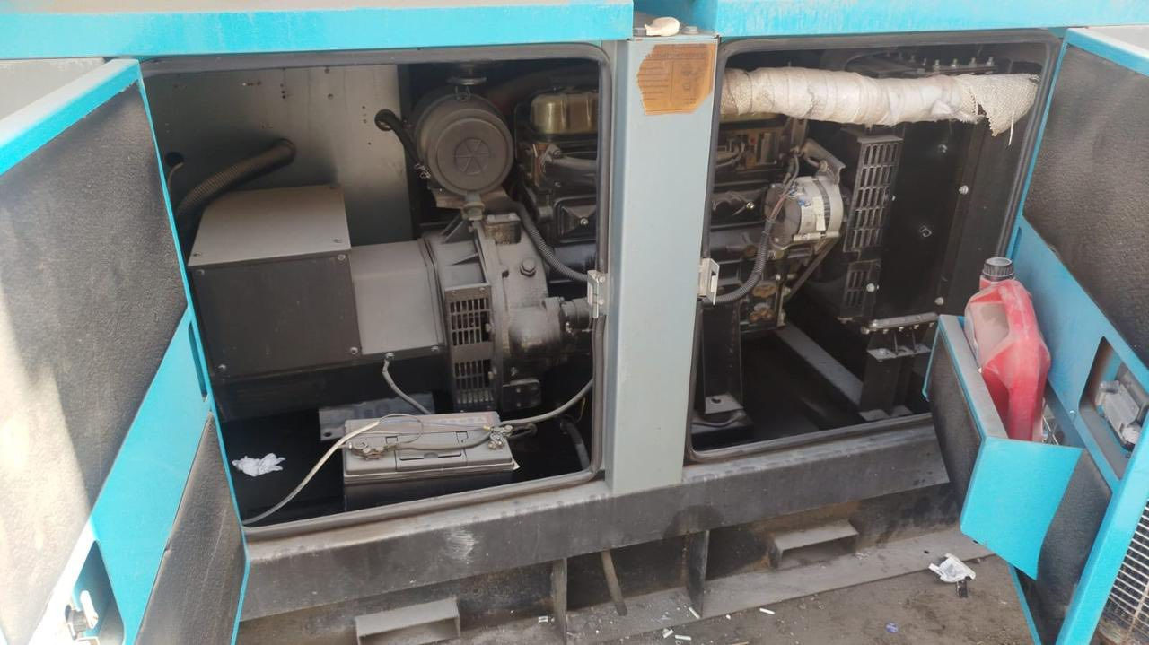 مولده 60kva ازوزه
السلام عليكم 
المولده كلش جديده ونظيفه مستخدمه قليله 
مكاني البصره 
المولده مكفوله من كلشي 

رايدها ب٤٥ ورقه 
للاستفسار الاتصال عبر الرقم ***********
