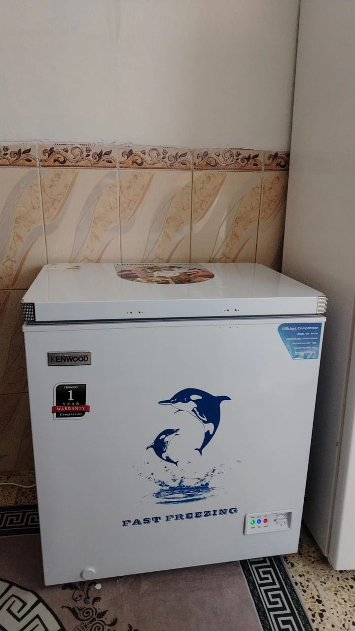 السلام عليكم
 للبيع مجمده جديده  صار اسبوع من مشتريها من الشركه و بيها ضمان خمس سنوات اول سنه استبدال  حتى اليده ما شادتها و الكارتونه موجوده مالتها كلش زينه وتجمد زين بس سبب البيع اريد اكبر منها 
للاستفسار الاتصال على الرقم ***********
