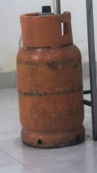 جرة غاز فاضية • مع ساعة • نبريش