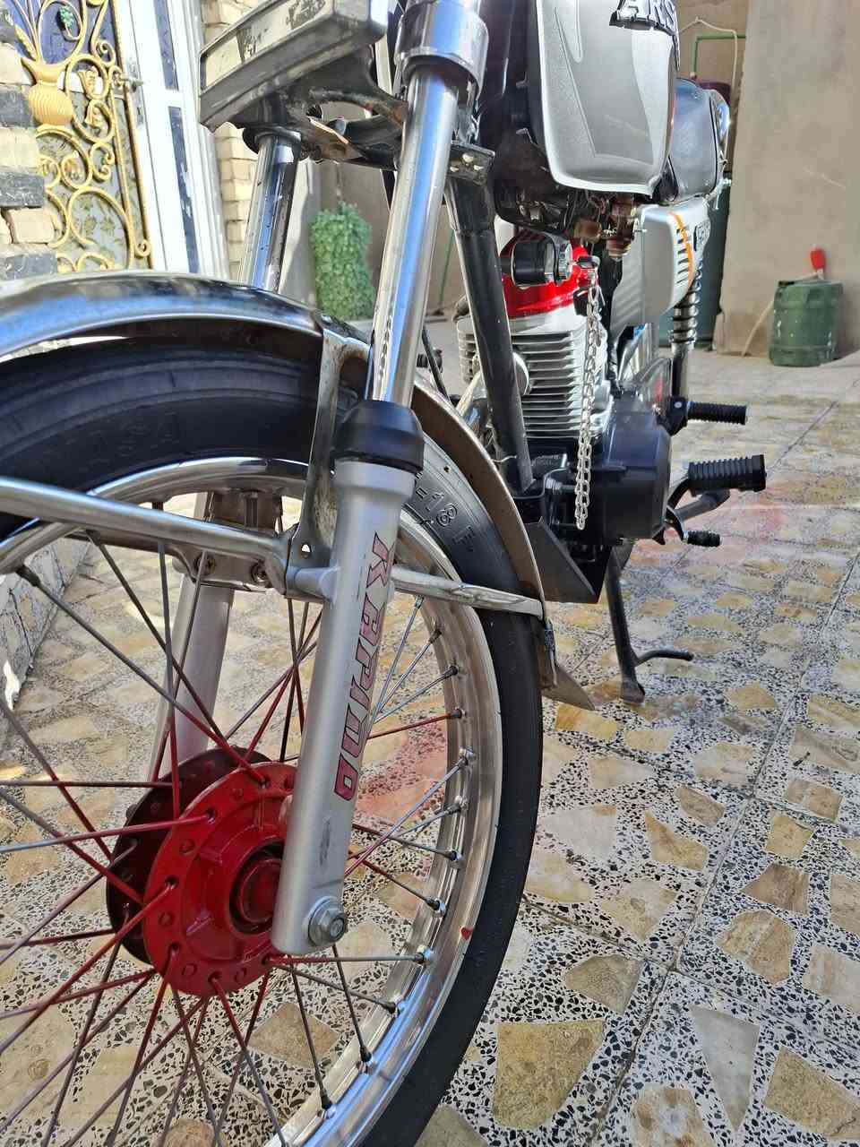 لبيع دراجه موديل ١٤ وراق صولي ***********
