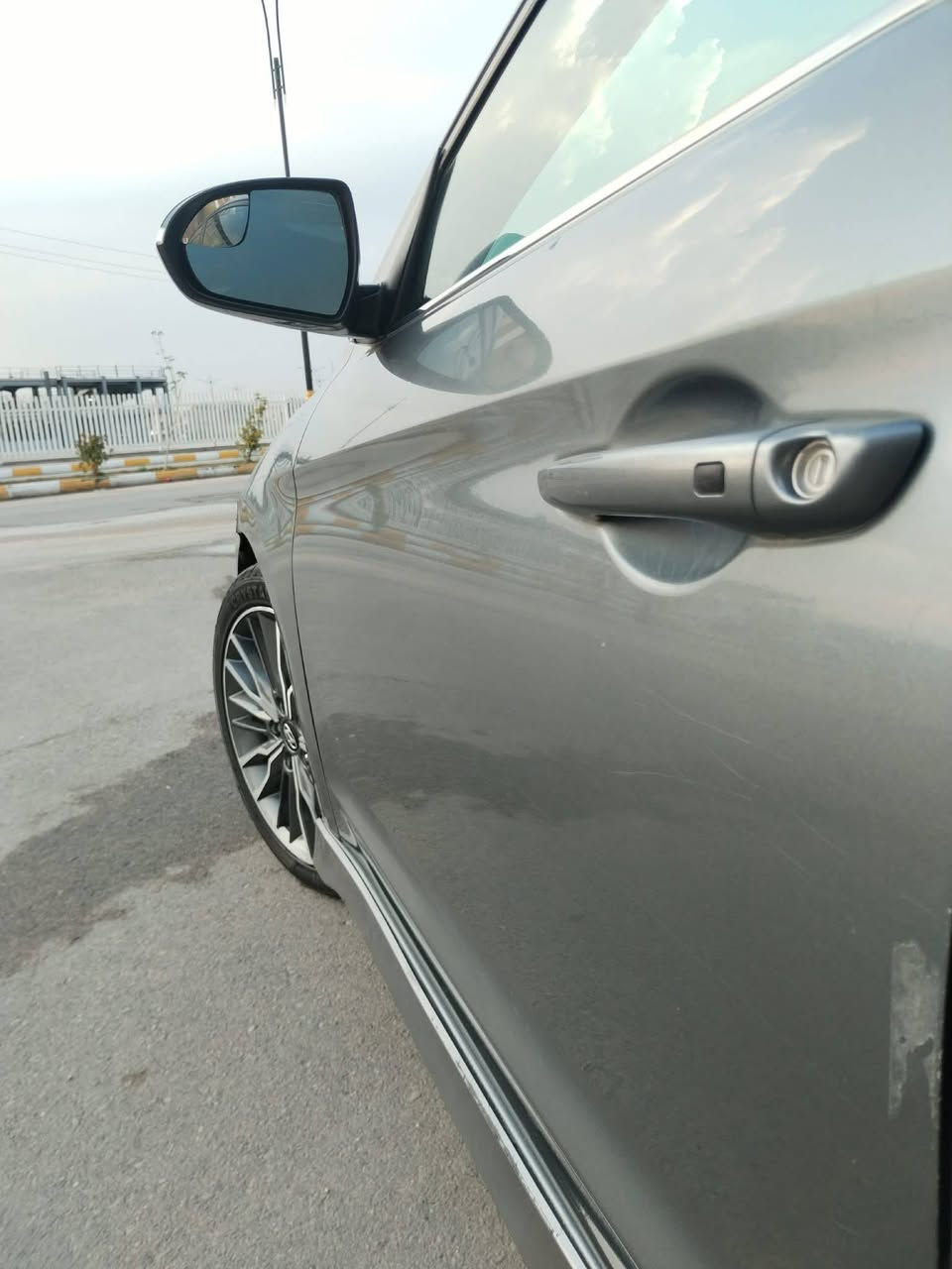 سلام عليكم اخوان
هونداي النترا موديل 2017 #سبورت #رياضيه
#وارد امريكي
سياره داخله كلين بدون حادث
هنا بلعراق صار بيه قطعتين بنيد مبدل وجاملغ مصبوغ بدون دواخل 
رقم بصره دولي#بسمي سنويه ل2031 تحويل ثاني يوم 
مواصفات السيارة
# محرك 1600 تيربو
# كير عادي 7 نمر
#ويل 18 رياضي
#كشنات جلد وحضن رياضي
مختوم  بعلامه ال sport
#تحكمات استيرن جهتين
#اشاير بلمري بك لايت لد
#لايت زنون اوتو بلاد
#بصمه تشغيل وبصمه أبواب
#شاشه وكامره دواره
#تدفئه كشنات الأمامي
#كزوز رياضي
#دركه استيرن حرف D رياضي
#كيجات رياضي
#داخل اسود مطعم كاربون
#سياره جديده ماشيه 69mil
# تبريد ثلج ❄️ تدفئه حداديه جديده
#السعر 113 وبيه مجال
#مكاني ناصريه ***********
