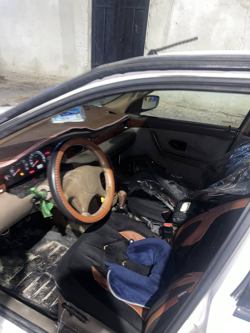 السلام عليكم سمنت2012 تبريد ثلج  كير مكينه مسجل سماعات تخم تاير حداديه شغل وطلع خير من الله سياره نضيفه وناعمه سنويه 2030 راعيها موجود بل بصره تحويل وكاله حسب الرغبه *********** مكاني البصره سعر 43 وبيها مجال
