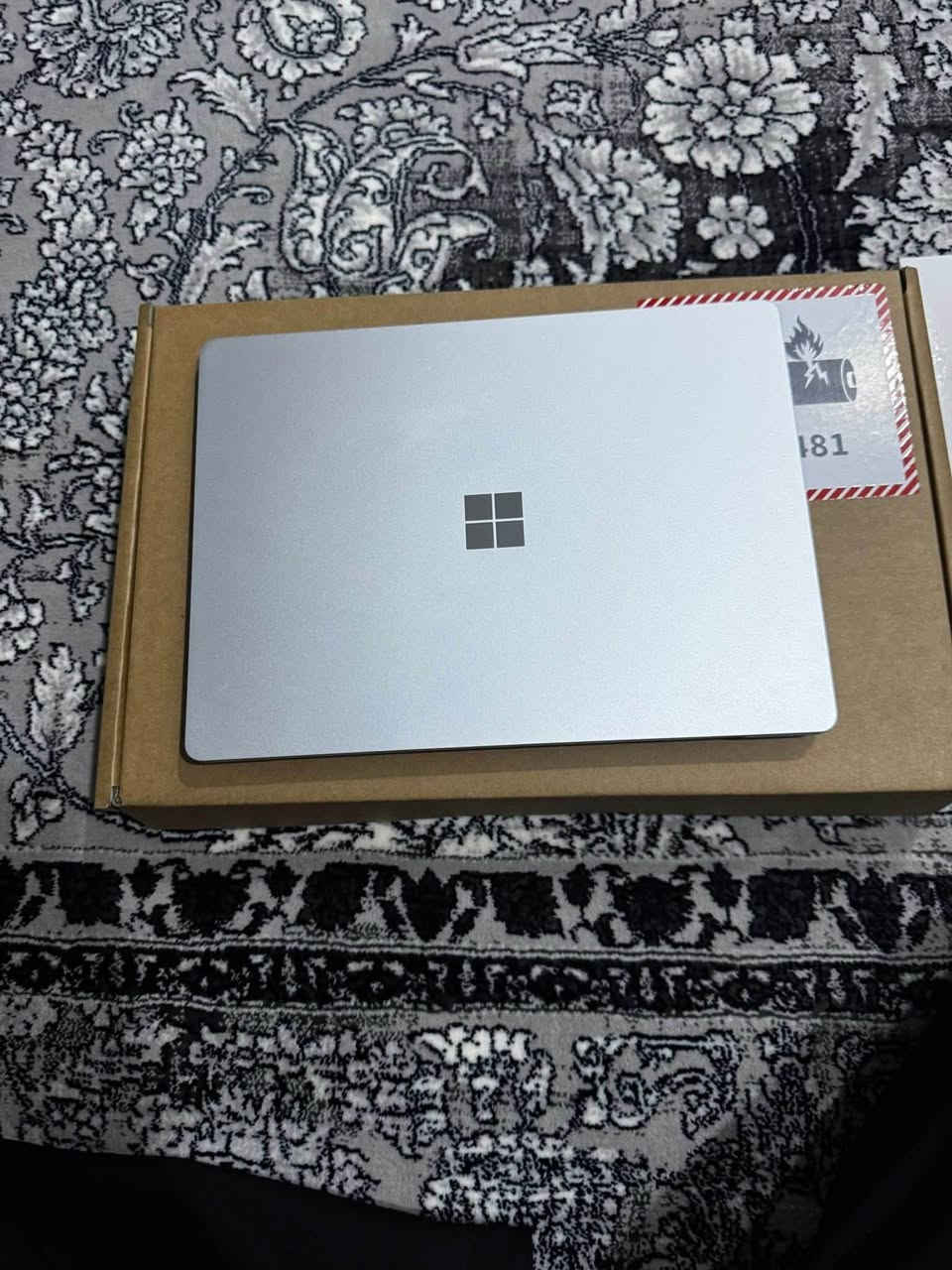 Surface laptop go 12.4
بيع فقط 
Surface Laptop go 
لمس 2k 
Core i5 1035  الجيل العاشر 
 رام 8GB DDR 4.
• **الهارد**: 128  قابل للزياده  SSD (سريع جداً).

• **كرت الشاشة**:  8GB Intel Iris Plus.
• **البطارية**: تدوم لفترة طويلة 6-8 ساعات .
• **المميزات**: تصميم أنيق، خفيف الوزن، وكيبورد مريح
مصنوع من  معدن ألومنيوم و جلد الكانترا الإيطالي .
بيع فقط 
السعر 365  الف


**إذا كنت صاحب هذا الإعلان وتريد حذفه لأي سبب، رجاءا أرسل رسالة إلى الدعم الفني**