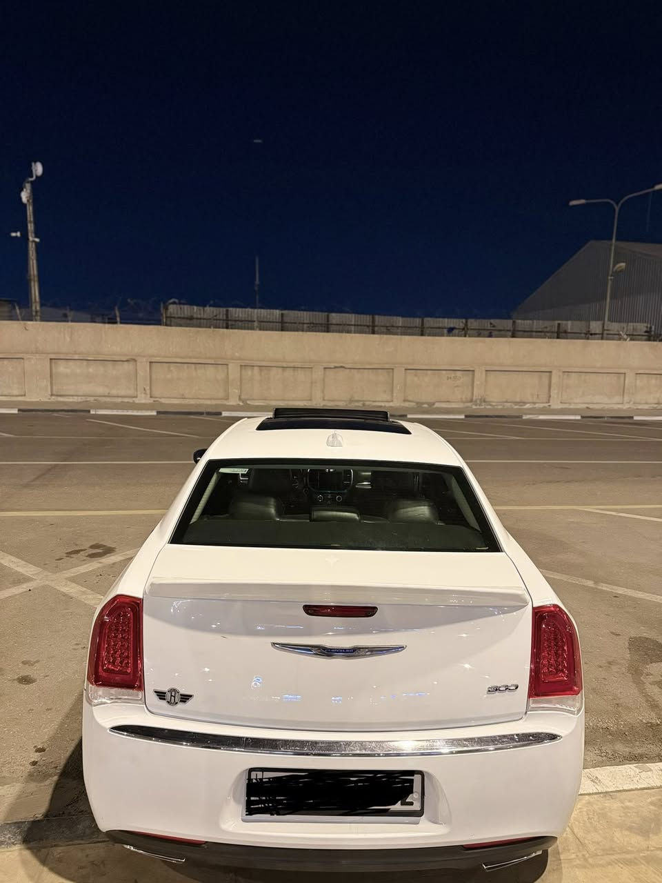 السلام عليكم : اوباما كرايسلر 2018 اصل كفاله عامه سيارة خير من الله
السعر 278 بيه مجال
المقاعد تدفئه وتبريد
منضومه  زنون
فتحه بانوراما
خزن ميموري 
مقاعد كهربائيه
شاشه كاربلي 
حداديه جديدة 
سنويه ل2031
موصفات الاوباما 300 معروفه
مكان السيارة بصرة 
تفاصيل اكثر تواصل ع الرقم ***********
