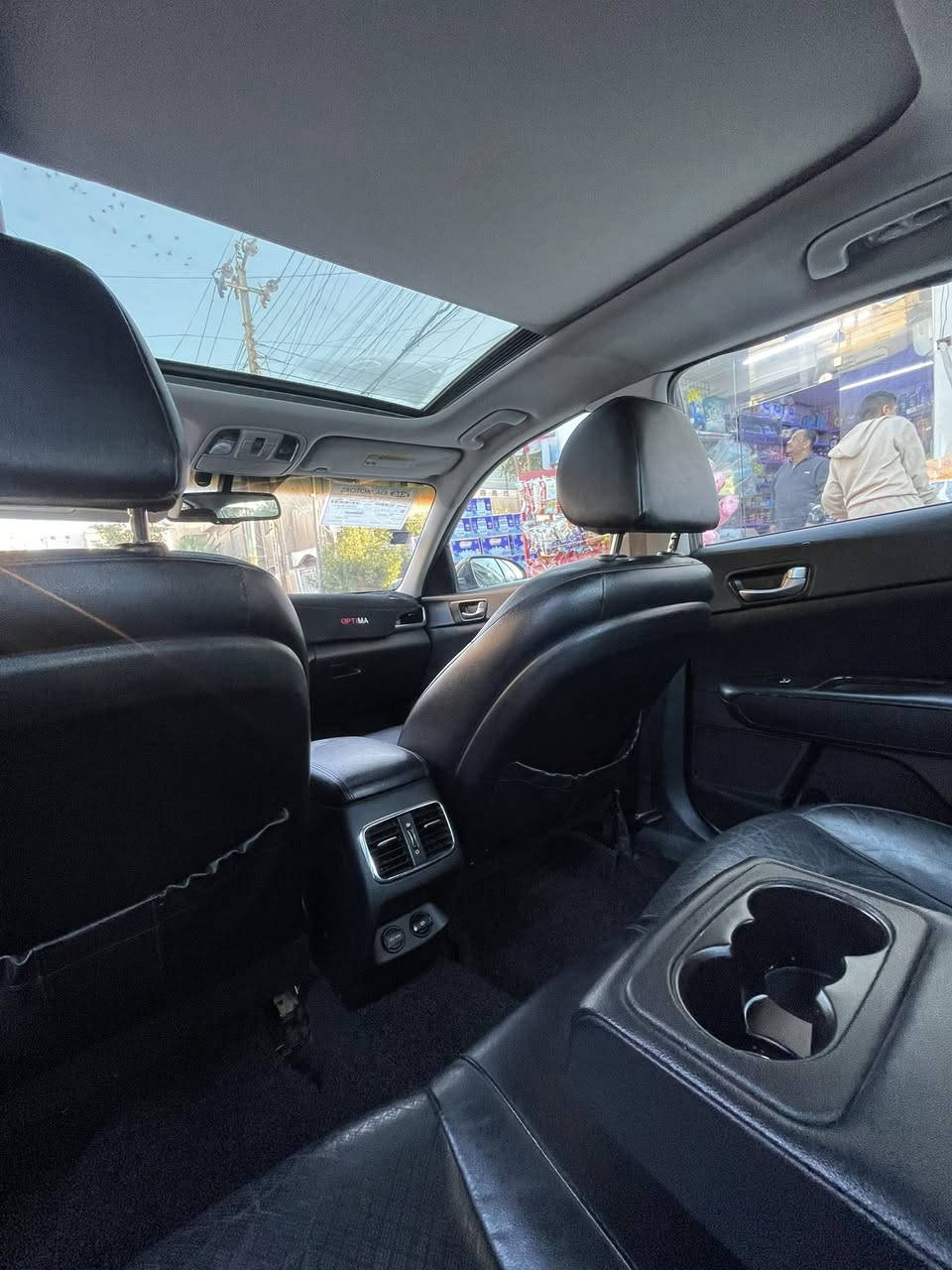 سلام عليكم كيا أوبتما 2017 حادثها باب خلفي الأيسر مكينه 2400 جاهزه وأي نقص مابيها سونرها موضح بصوره ماشيه 115 سياره فول مواصفات بصمه بانورما كشنات تدفئه تبريد رادارات سياره فول ١/١ بيها مواصفات ما ذاكرهن السعر 108 بيها مجال بسيط شراي يتصل غير متواجد ع الفيس العنوان بغداد الرقم ***********
