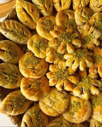 كليچة حارة • طازجة • توصيل بسمايا