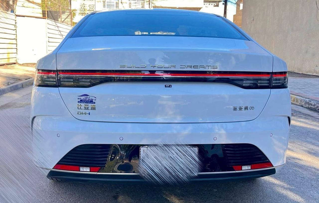 زيرووو Destroyer (بي واي دي دستروير) موصفات خليجي أستيراد خاص فتحة سلايد روف 
سنة الصنع: 2025
عداد المسافة: صفر كيلومتر (زيرو)
الجديد كلياً
المواصفات العامة:
• حجم المحرك: 1500cc
• سيارة سيدان مدمجة
• نظام هايبرد PHEV
• تجمع بين محرك بنزين ومحرك كهربائي
• بطارية ليثيوم شفرة BYD تدعم الشحن السريع
• سعة خزان الوقود: 44 لتر
• مدى سير يصل إلى 1200 كم
التقنيات والأنظمة:
• كير أوتوماتيك
• Auto Stop
• Auto Hold
• مانع تزحلق
• 3 أنظمة للقيادة
• مثبت سرعة Cruise
• تشغيل عن بعد
• تشغيل بصمة مع كارت دخول ذكي
• هند بريك بصمة
الداخلية والراحة:
• مقاعد جلد رياضية
• شاشة دوّارة 12.8 إنش
• شاشة ذكية تدعم جميع البرامج
• نظام ملاحة مع تحديثات OTA
• نظام صوتي 6 سماعات مع ميزة الكاريوكي
• مقصورة عازلة للصوت
السلامة والمظهر الخارجي:
• حساسات خلفية
• كاميرا خلفية دوّارة
• لايت زينون
• LED نهاري
• Back Light LED
• تصميم عصري بمصابيح LED
مكان السيارة . الأنبار الرمادي 
للأستفسار اتصال زيرووو Destroyer (بي واي دي دستروير) موصفات خليجي أستيراد خاص فتحة سلايد روف 
سنة الصنع: 2025
عداد المسافة: صفر كيلومتر (زيرو)
الجديد كلياً
المواصفات العامة:
• حجم المحرك: 1500cc
• سيارة سيدان مدمجة
• نظام هايبرد PHEV
• تجمع بين محرك بنزين ومحرك كهربائي
• بطارية ليثيوم شفرة BYD تدعم الشحن السريع
• سعة خزان الوقود: 44 لتر
• مدى سير يصل إلى 1200 كم
التقنيات والأنظمة:
• كير أوتوماتيك
• Auto Stop
• Auto Hold
• مانع تزحلق
• 3 أنظمة للقيادة
• مثبت سرعة Cruise
• تشغيل عن بعد
• تشغيل بصمة مع كارت دخول ذكي
• هند بريك بصمة
الداخلية والراحة:
• مقاعد جلد رياضية
• شاشة دوّارة 12.8 إنش
• شاشة ذكية تدعم جميع البرامج
• نظام ملاحة مع تحديثات OTA
• نظام صوتي 6 سماعات مع ميزة الكاريوكي
• مقصورة عازلة للصوت
السلامة والمظهر الخارجي:
• حساسات خلفية
• كاميرا خلفية دوّارة
• لايت زينون
• LED نهاري
• Back Light LED
• تصميم عصري بمصابيح LED 
السعر 153$ وبيها مجال بسيط للشراي
للأستفسار اتصال او واتساب ‭***********
