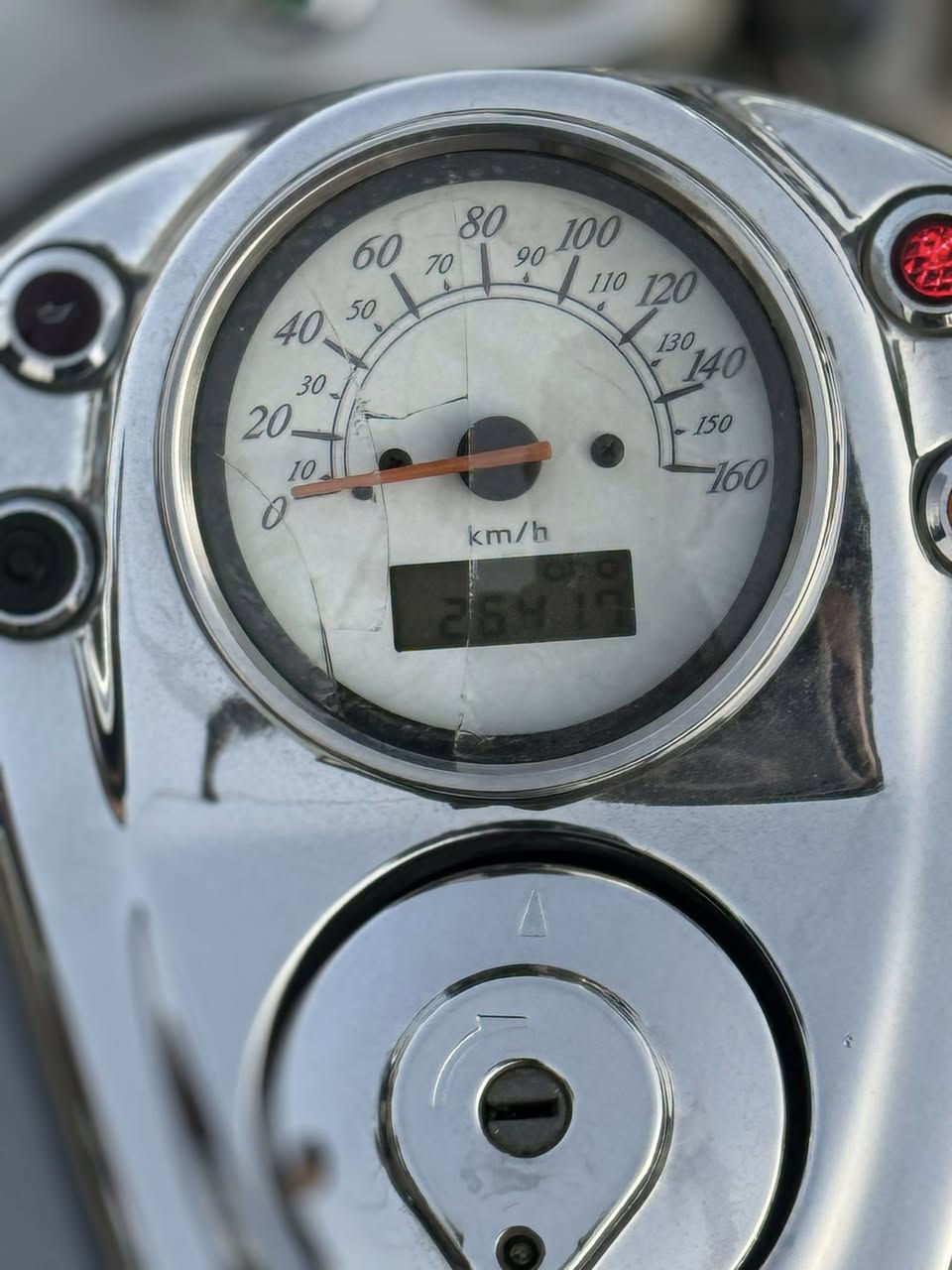 السلام عليكم هوندا شادو 400cc
رقم انكليزي كفالة عامة ماشية 26 بس دراجة جديدة بمعنى  الكلمة دراجة مخزونة سعرها 28$ وبيها مجال بسيط
واسط الكوت
***********
