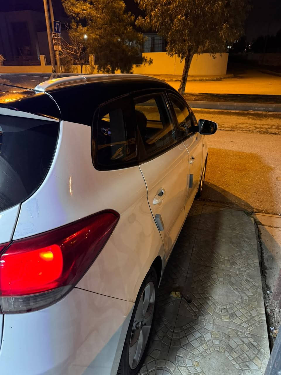 س ع
للبيع كارنز 2014 خليجي بية قطعة وحده صبغ 

سياره تبريد

صدر نضيف 

كامرة خلفية 

اوكس بلوتوث 

تحكم ستيرن

بانورما

7 راكب 
118 ورقة

عل ايدي من شركة

 ‭0771 777 4497‬
