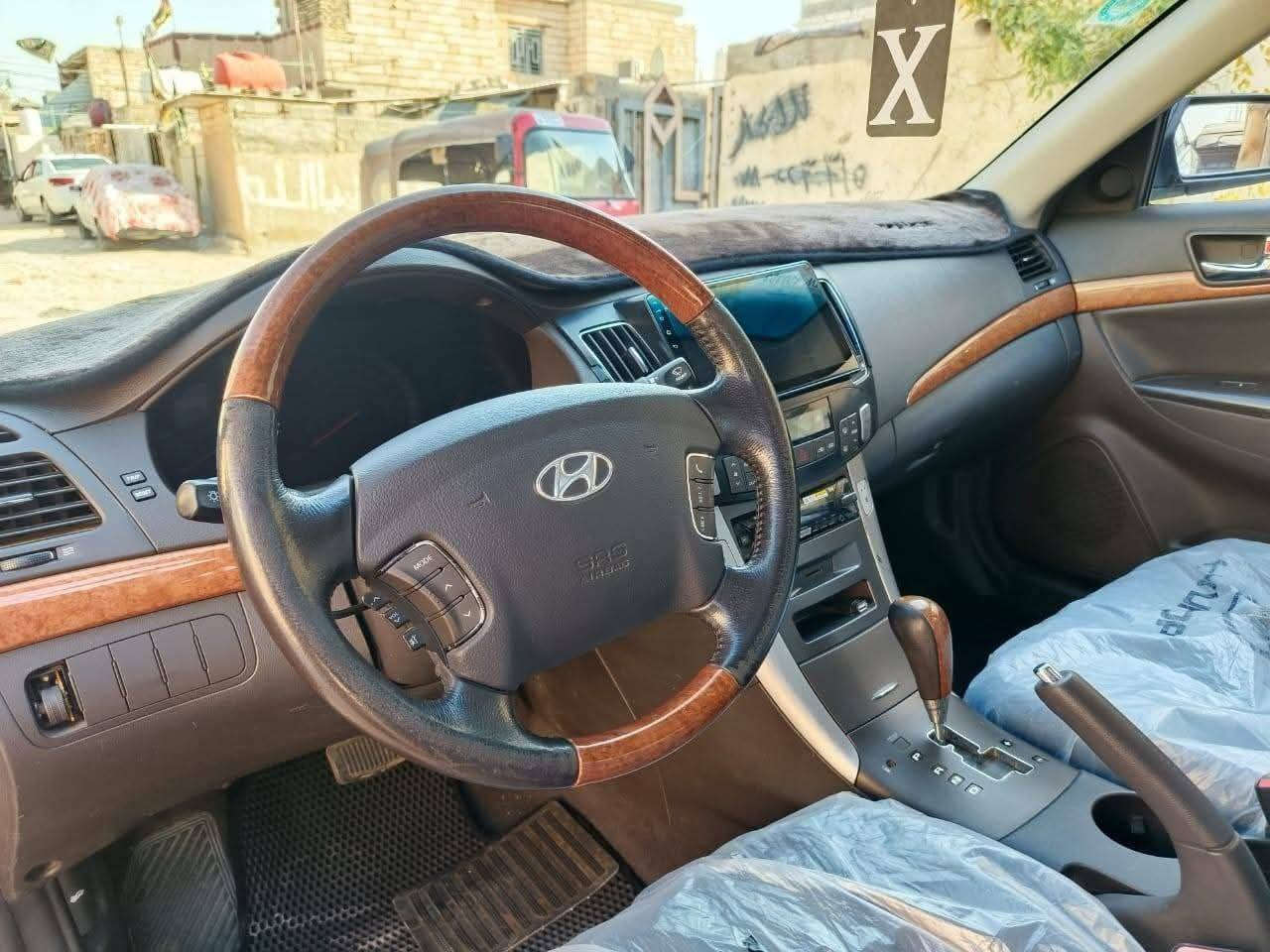 سوناته للبيع متومه رقم سليمانيه كامل سنويه  ورقم نكليزي سياره جديده من كلشي وفول عده الفتحه يعني مالت جناي كوريه اصل بانزين  2009  تبريد محرك كير تايرات كله جديد بيه كصه جنطه فقط  سعر اتصل ودلل ‏‪‏‪***********‬‏
