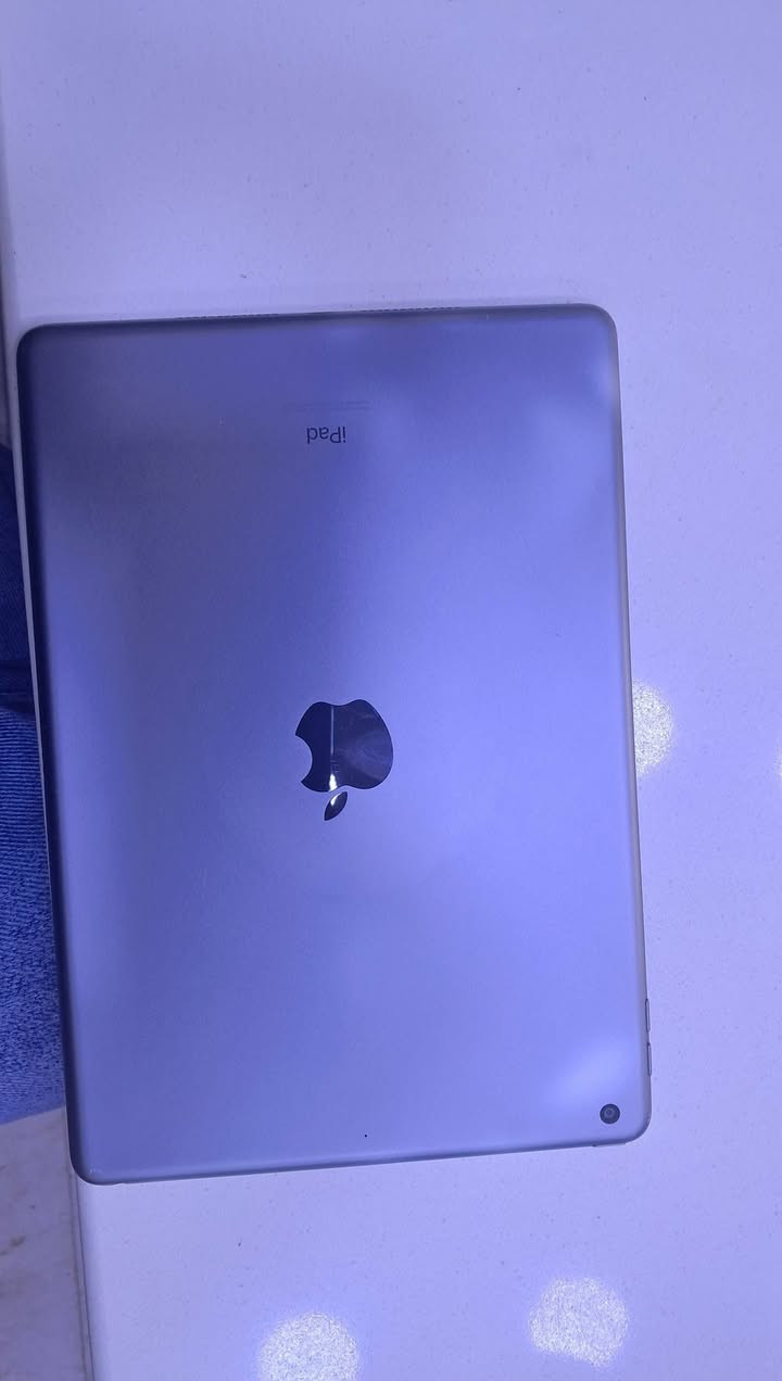 ايباد 8 ذاكره 128 نضيف سعره210
وتساب ***********
