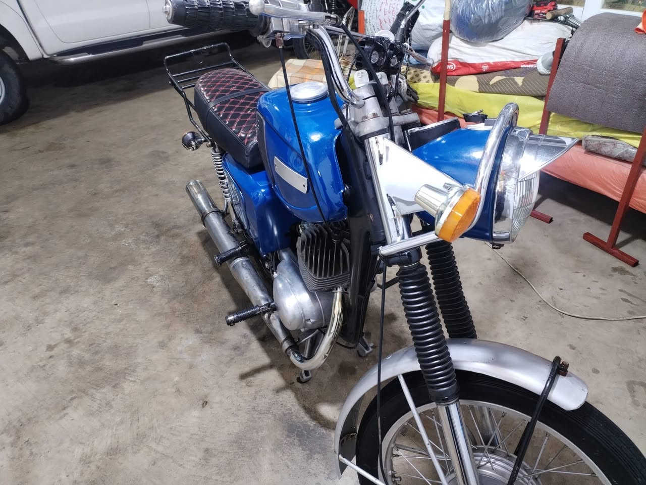 دراجە mz للبیع نضیف مودیل 1977 حجم محرک 150 ،،تعمیر جدید طقم گیر کلها جدید باتری جدید،،بس زنجیل و طوبە کلاج متغیر  گصە 100 کهربائی مضبوط 100/100 بدون اولیات ،،زنجیل دبلات تایرات مابی عیب بس بالنمر 4 یرجع مانعر فلها الباقی مابی ای شی ،،سعر 400 الف
***********لوغە عربی 
***********لوغە کردی
