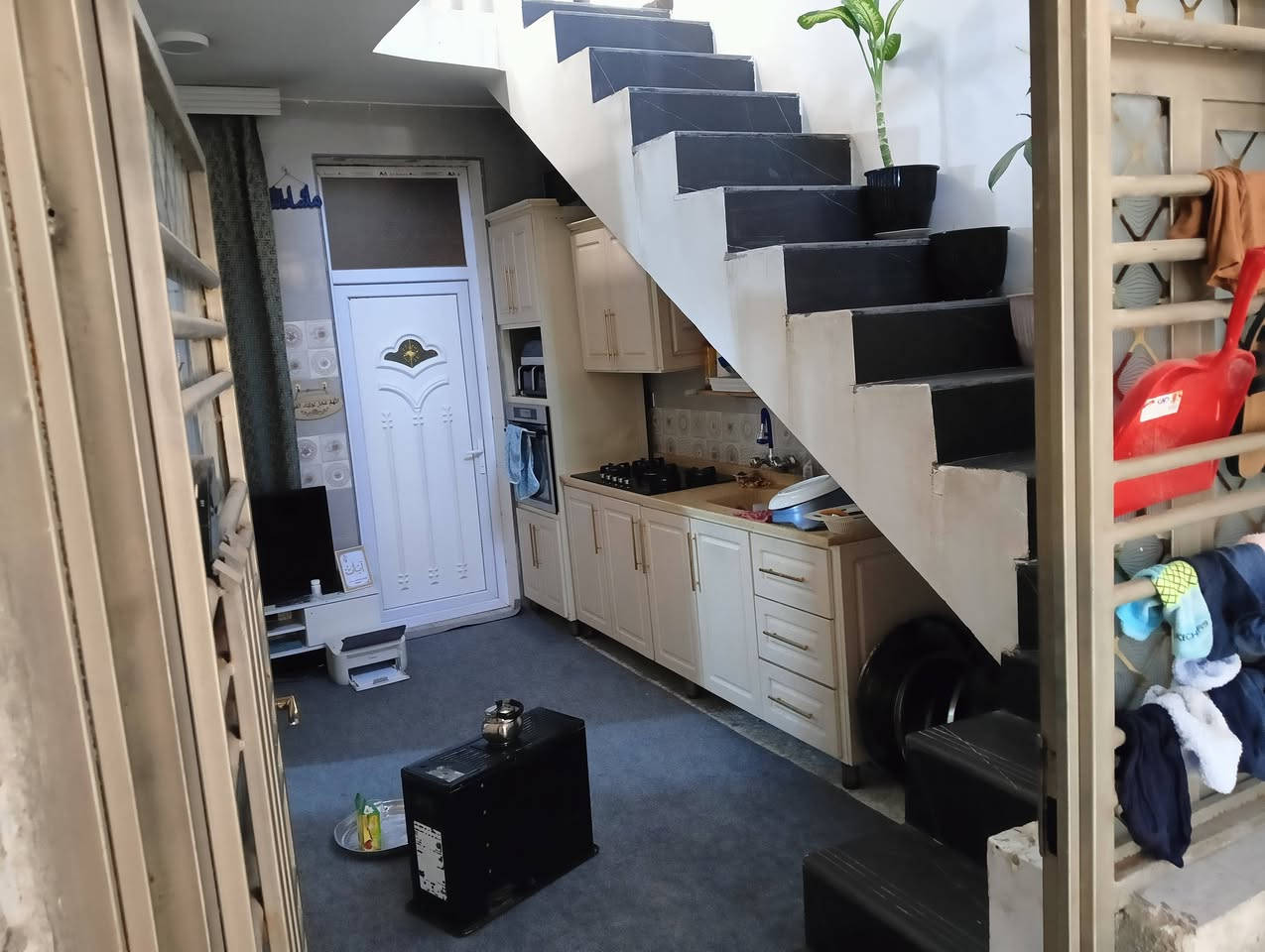 السلام عليك مشتمل 50 متر تجاوز للبيع ساحة الحمزة مجاور منظمة بدر يحتوي على غرفة + استقبال +مطبخ+ حمام تواليت وترك للاستفسار ***********
