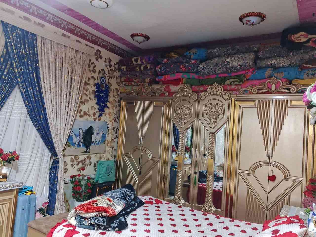 بيت زراعي للبيع مساحه 120 بدايه لفضليه خلف طاقه كهرباء لبيت غرفه وصاله ومطبخ وديوانيه وصحيات وساحه جبيره لبيت جديد ومرتب وخدمات كامله بي وصل تطويب وسعره مناسب جدا 22 وبي مجال ***********
