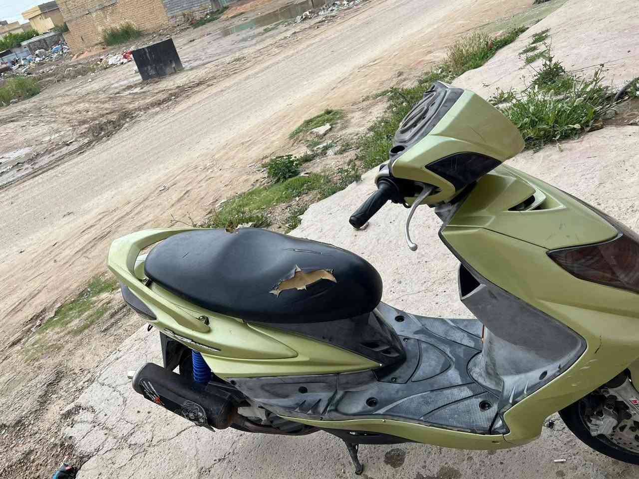 سلام عليكم دراجة سكنس فحل (للبيع) ( محركهة ما مفتوح ) ( اكفلكياهة من محرك من بوشة بلاد وكفر ) (بيهة تزويدات خفيفة ) ( زوج كلجاة امامي خلفي ) ( صلنصة رياضي ) (بيهة قبق صاصي رياضي وبيهة تعلاكة رياضية فراك مال بريك بيهة وبيهة قطرة مال اكسل رياضي قبق مال هندر موجود فاتحة علمود الكلجات رقم الهاتف(*********** ) السعر (750)
