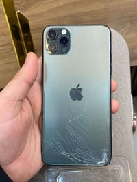 11 برو ماكس الضهر مكسور مثل مموضح بلصوره 07735787379 اتصل او واتساب