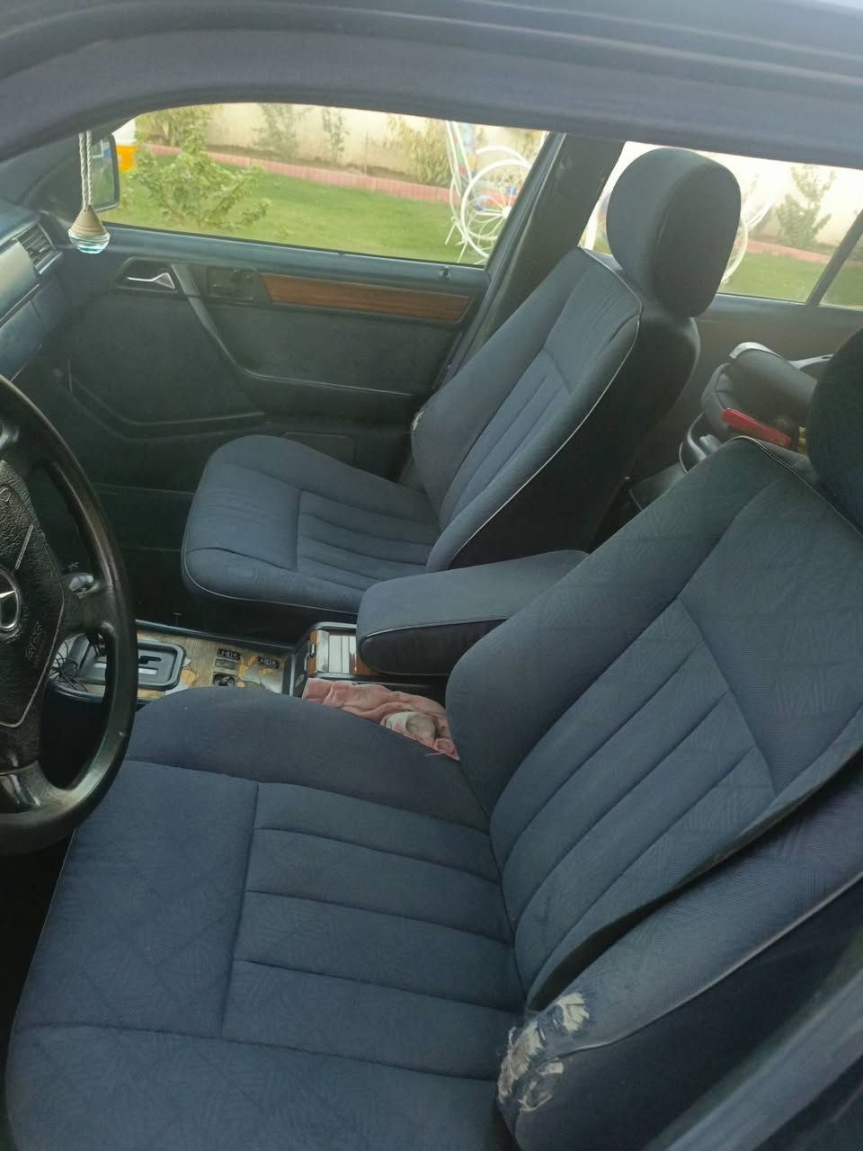 اسلام عليكم
مرخصة الادمن المحترم 
مارسدس دب 
مكينة 320خراطيم
غرفة بلادية جديدة
كهربائيات جديدة
صدر جديد
كير ومحرك مكفولات
جام كهرباء 
سلايت طكتين 
بردة كهرباء 
مري جانبية كهرباء
ويل 15تفاحة
بعد اهواية مواصفات بيها السيارة 
السعر 80 بيها مجال 
***********
***********
