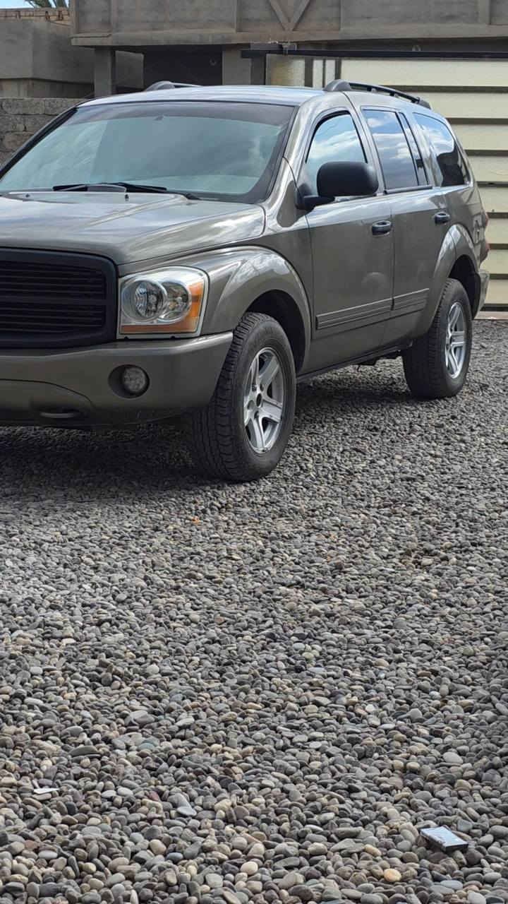 دوج دورنكو للبيع
مامسجل ،،،، غير مكصوص شرط 
السياره كير محرك شركه صدر أمامي خلفي جديد طخم تاير جديد ..نشاط فول .
السعر ٥٠ ورقه وبيها مجال قليل .
هاتف ***********
