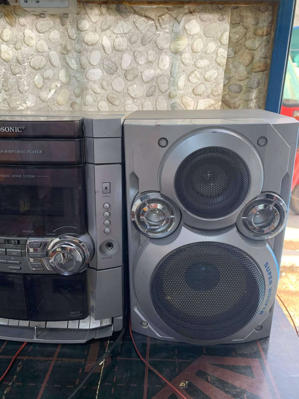 للبيع مسجل راديو وفيديو سيدي  جوسونك تركي شغال نضيف متروك يحتاج صيانه ما مفتوح على وضع الشركه رايده ٥٠ ألف أو مراوس بمسجل محمول للاتصال *********** مكاني حي اور نهاية حي اور
