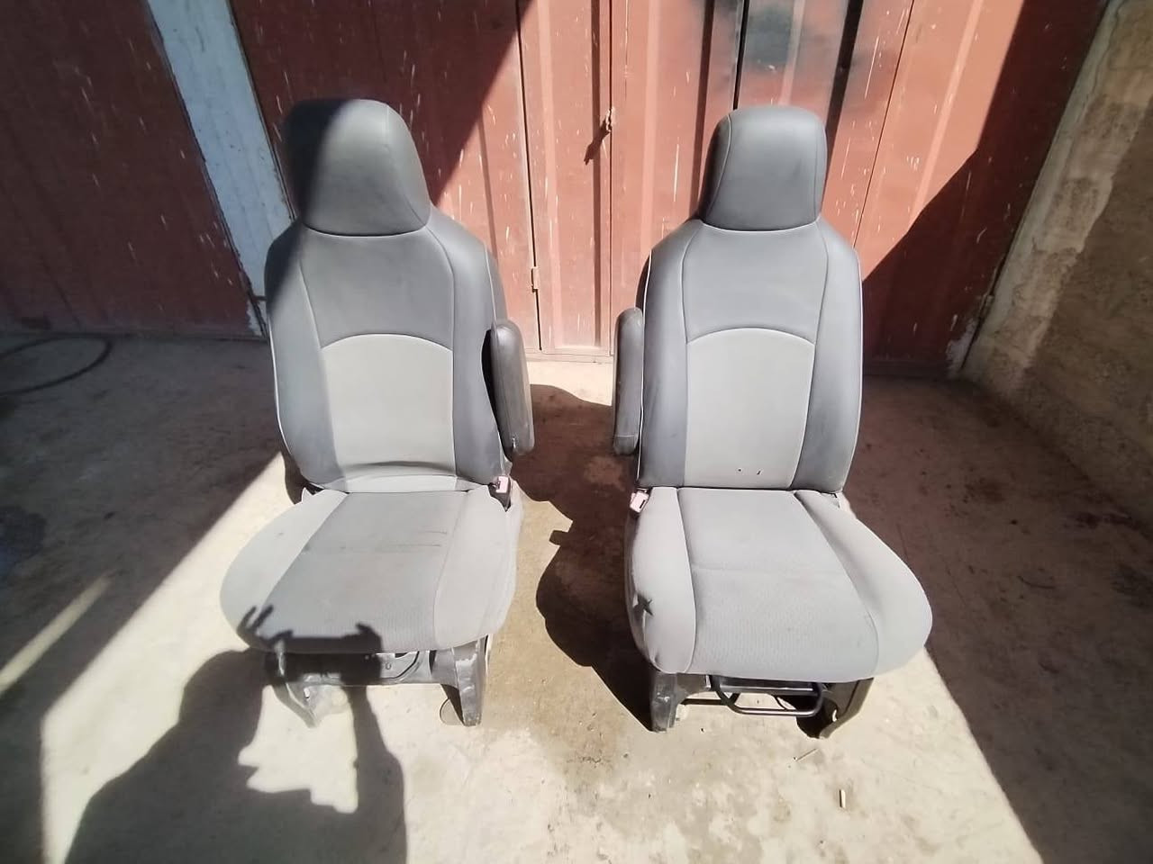 السلام عليكم 
كشنات أبو تجوه جلد بس المقعد مخمل بلادي أماميه مال فورد E 350  السعر ٢٥٠  الف مكاني بغداد


**إذا كنت صاحب هذا الإعلان وتريد حذفه لأي سبب، رجاءا أرسل رسالة إلى الدعم الفني**