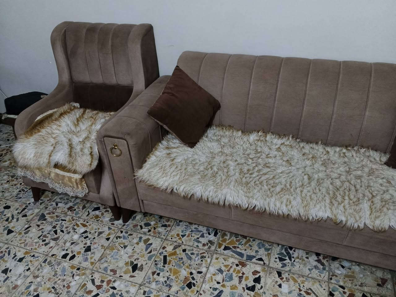 تخم 10 مقاعد مستعمل جدا نظيف للبيع تفصال عراقي السعر 200 العنوان بغداد الشعب 
الرقم: ***********
