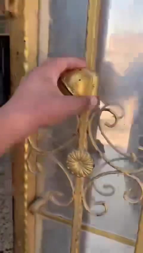 يا الله دار للبيع مساحة 220 مجمع فدك من جهة الرئاسة
ثاني فرع عن الشارع العام ٤ غرف نوم الفرع عرضه ١٢ تصوير واضح امامكم شغل درجة اوله للاستفسار ***********
