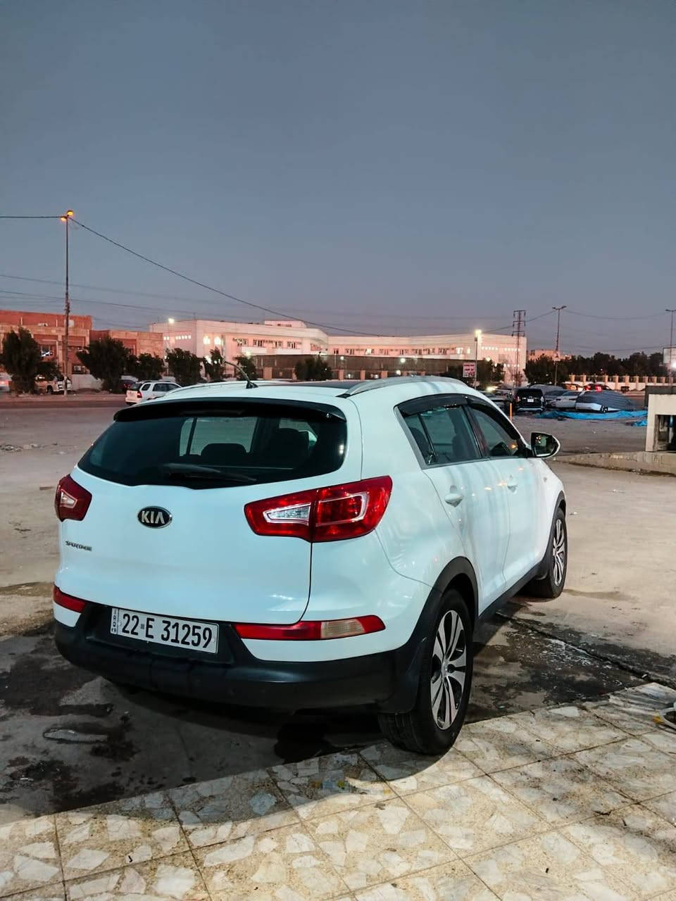 السلام عليكم
سبورتج 2014 خليجيه 
رقم اربيل الدولي باسمي تحويل مباشر 
مكينه 2000 دوش
بيه صبغ ربع جاملغ امامي يمنه اثر طخه 
وباب صدر 
يعني صبغ قطعه ونص 
وبابتين جهه سائق مفتوحات اصليات نفس لون بدون صبغ 
بدون دواخل لغود شواصي وحوض وتكم بيبان كلهن مكفولات بدون ايرباك 
سياره جاهزه مابيه نقص 
مكانه بغداد حي تراث 
السعر 138
***********
