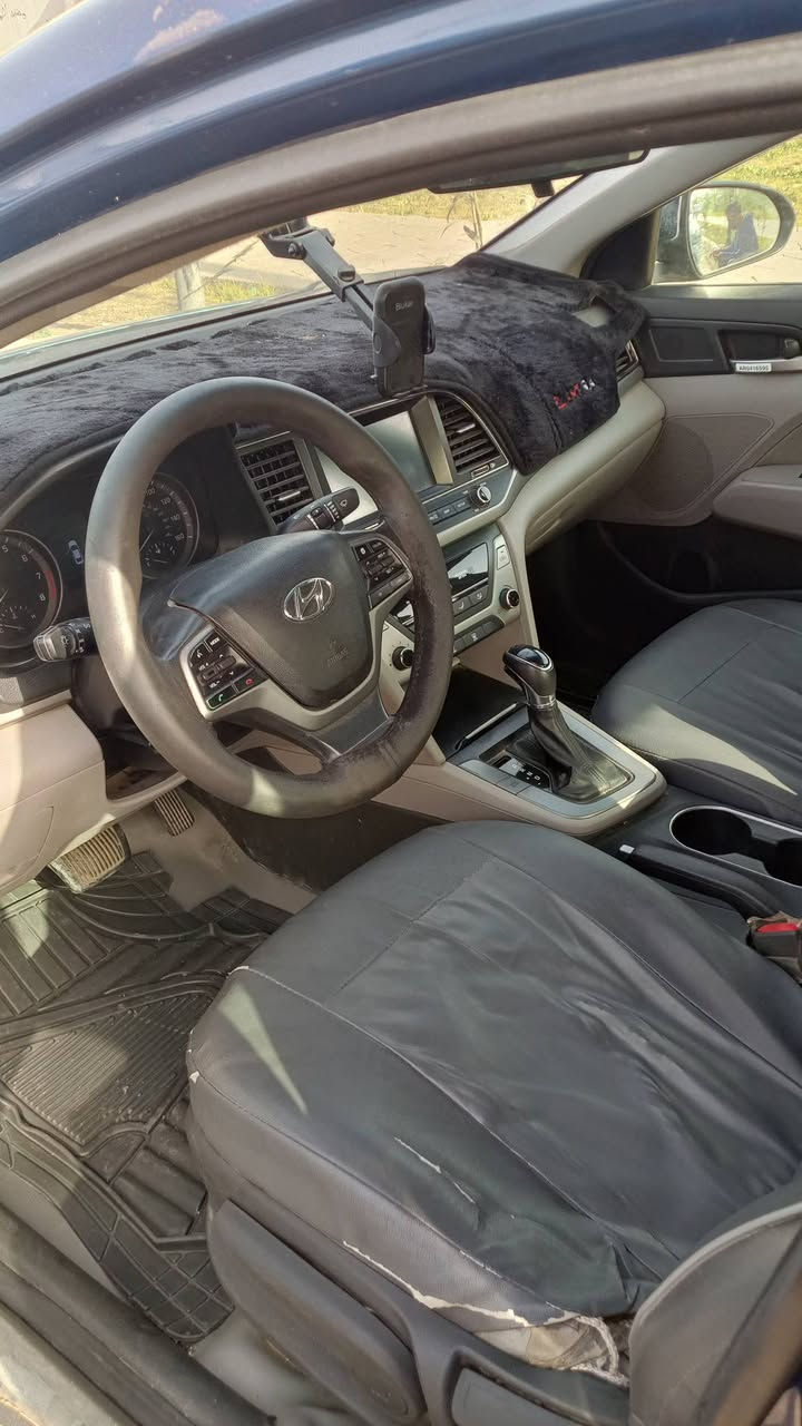 السلام عليكم النترا 18 موديل سياره بها حادث بنيت سياره باسمنا بها بارد الخلفي مكاني بغداد جير مكينه ما مفتوحات شراي يتصل ***********سعر 115
