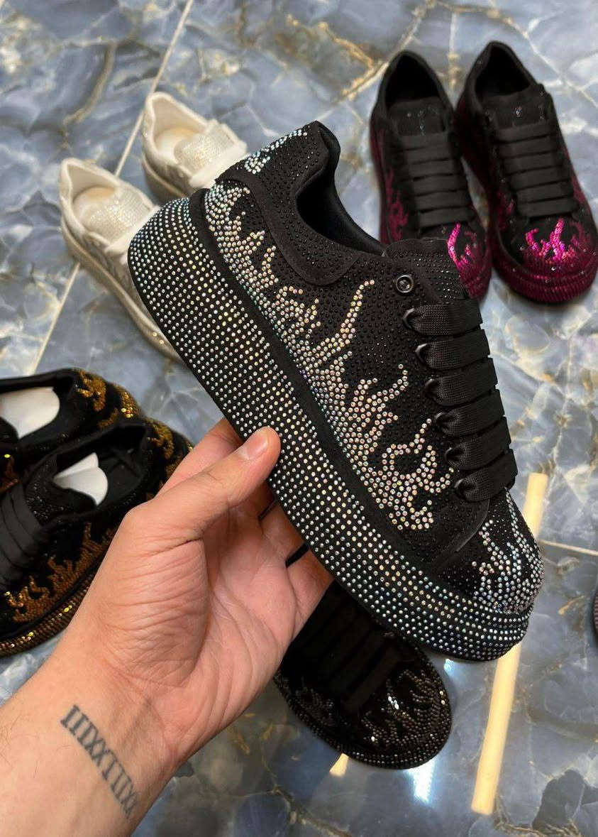 حذاء سبور نسائي وجه عالي رباط مرصع بالألماس لونين على شكل شعلة محيطة بالحذاء بشكل جميل وأنيق قمة في الروعة والأناقة والتميز أرضية مرتفعة قليلاً خفيفة الوزن مريحة متوفر بعدة ألوان حسب الطلب جودة عالية صناعة تركية للبيع بالجملة 
#nayashoesmoda_diamond_sneakers#


**إذا كنت صاحب هذا الإعلان وتريد حذفه لأي سبب، رجاءا أرسل رسالة إلى الدعم الفني**