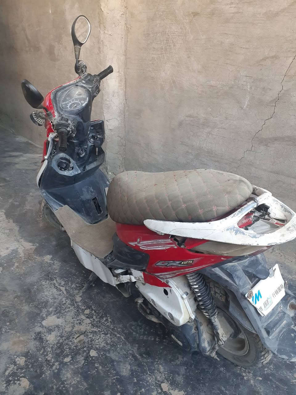 دراجه للبيع سايم نحله  شغاله بس يرادلهه باتري السعر 250 قفل ***********
