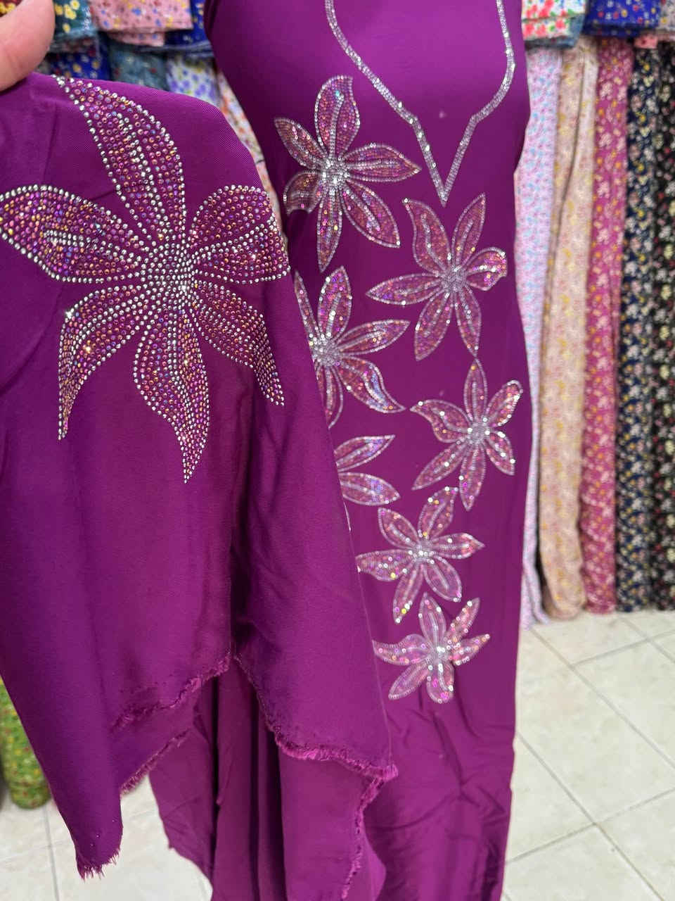 واتساب ***********
مع بداية الموسم الصيفي

موديلات ونقشات جديده 

قماش كشمير كابوي مطاط الاصلي

منقوش شذر لونين للكاع 

الشذر شرط الغساله والفحص كدام المندوب 

القطعه مترين ونص يتفصل كلوش راهي لجميع الاحجام 

متوفر جمله ومفرد كميات درازن
