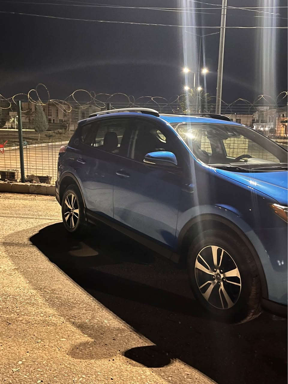 سلام عليكم 
ببع + مراوس رقم شمالي فقط
تويوتا رافور 2017 لون مميز چوێتی
بجم كبس بدون بدون ارباكات
بيهه جاملغ خلفي و قبغ صندوق صبغ
بيهه جمب من ورا قليل
مواصفات xle 
فول عدا بصمه
سلايت
فور ويل
شاشه
كامرة
ويل كروم
3 انضمه قياده
تحديد سرعه
و بعد هوايه مواصفات المعروفه
سعر 160 و بيهه مجال قليل
رقم اربيل جديد فحص هزه سنويه جديد لل 2029
مكانهه اربيل
للاستفسار *********** واتساب فقط أربيل, العراق
