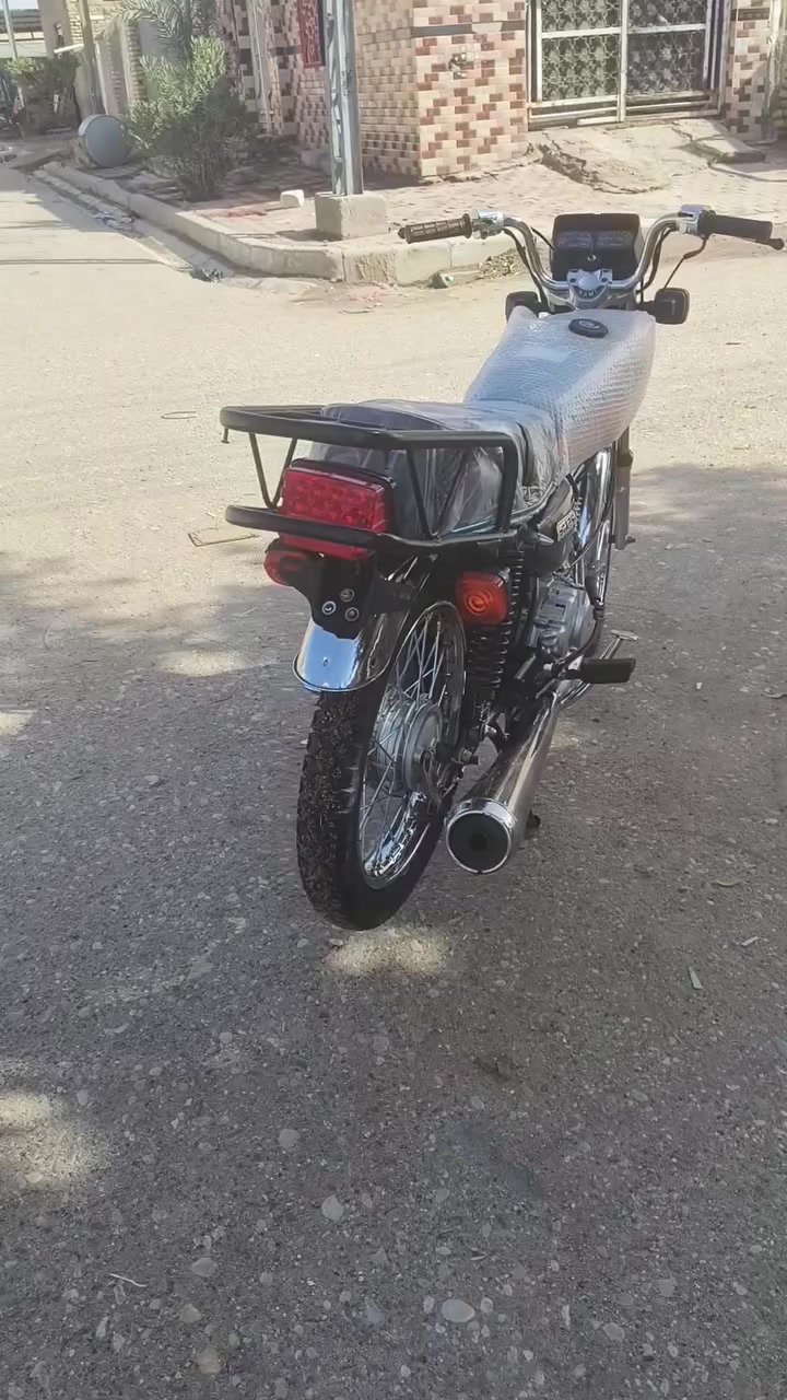 السلام عليكم دراجه يراني البيع بدون تعمير 2025 دراجه شلعه ومعدل مكينه نامه شلامجه سعر 850 وبيه مجال الو مراوس بدراجه حربي مكان العماره ناحيه السلام رقم ***********
