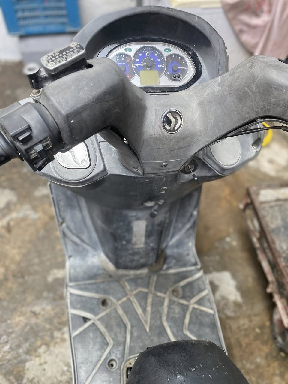 السلام عليكم 
رايدها ب125 وبيها مجال
مكينة ستندر 
نوزلها عطلان 
عنوان بغداد مدينة الصدر
للاستفسار ***********
