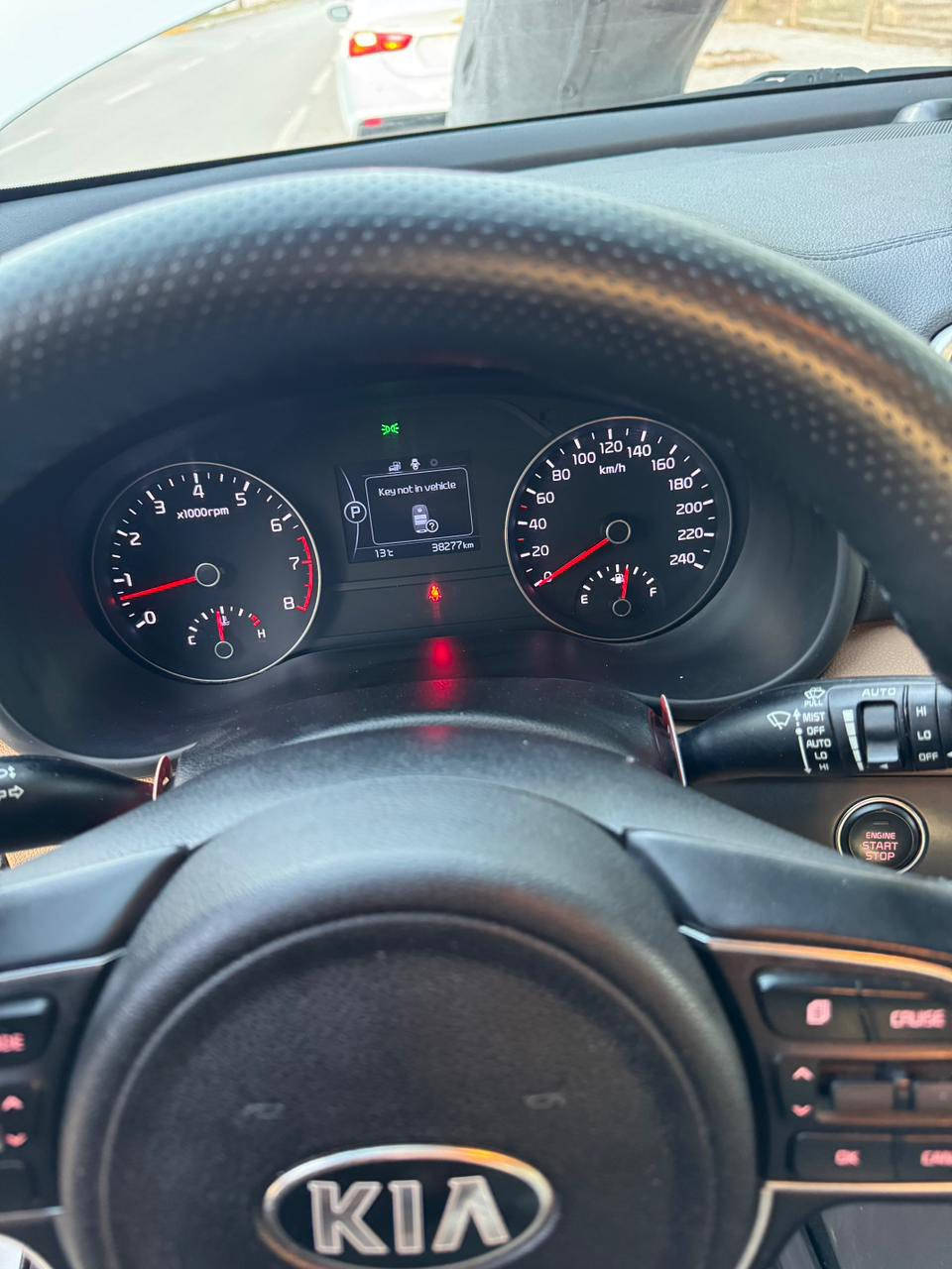 سلام عليكم  كيه سبورتج موديل 2018 داخل عسلي مري شفط ترحيب بصمه شاشه +كامره تخم تاير باسمي السياره  الرقم الجديد  الانكليزي    رقم بغداد سياره جديده جدا ماشيه 35الف فقط    حساسات امامي خلفي  وبعد موصفات بيه   السعر 193$  بيه مجال بسيط الاستفسار ***********
