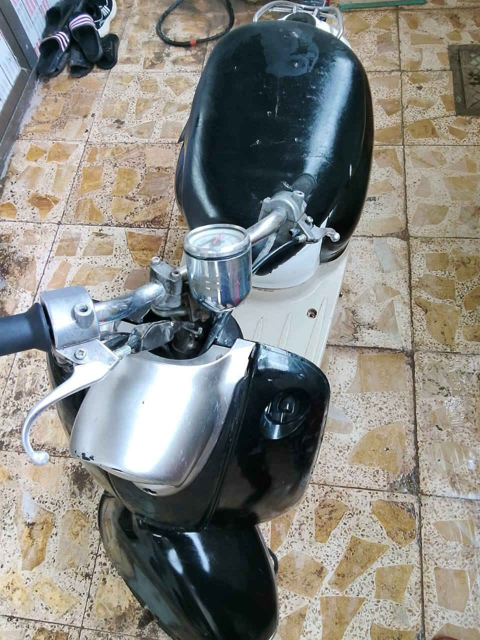 السلام عليكم اخوان دراجة كلاسك للبيع شغالة هندر واحد نقصهة بس سويج ضايع هسة هية جطل شغالة وكاملة سعرهة 150الف مكاني بغداد العبيدي ***********تعال واتساب وتدلل
