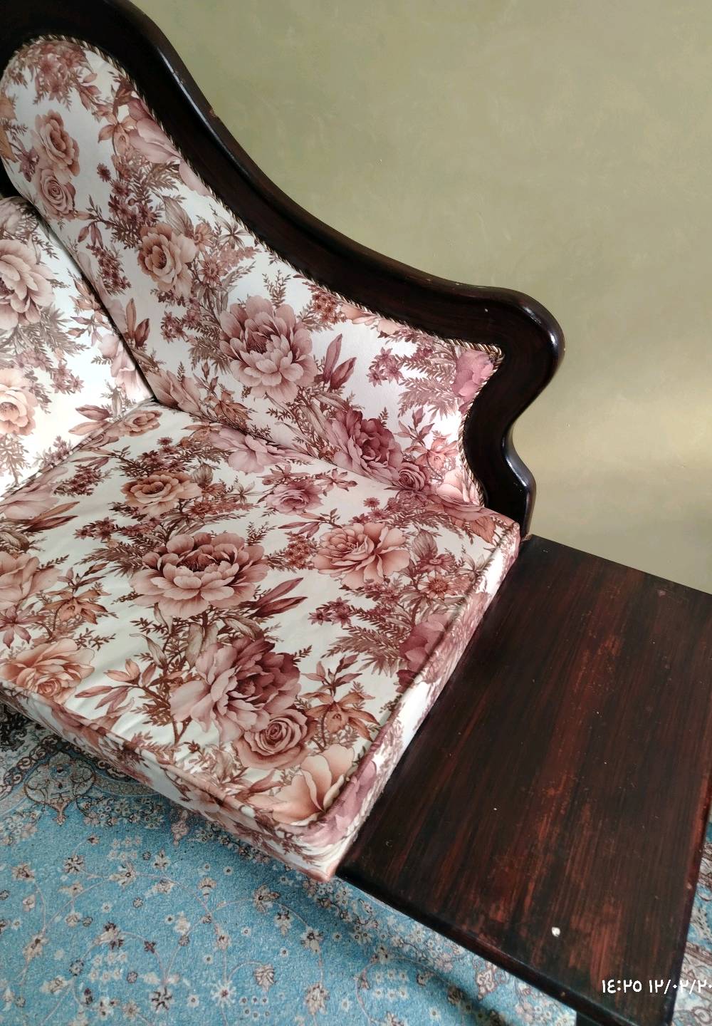 للبيع اغراض مستعملة نظيفة 
سعر الساعه 10
سعر الشازلون مع كرسين50
سعر المروحه25 للاستفسار: ***********