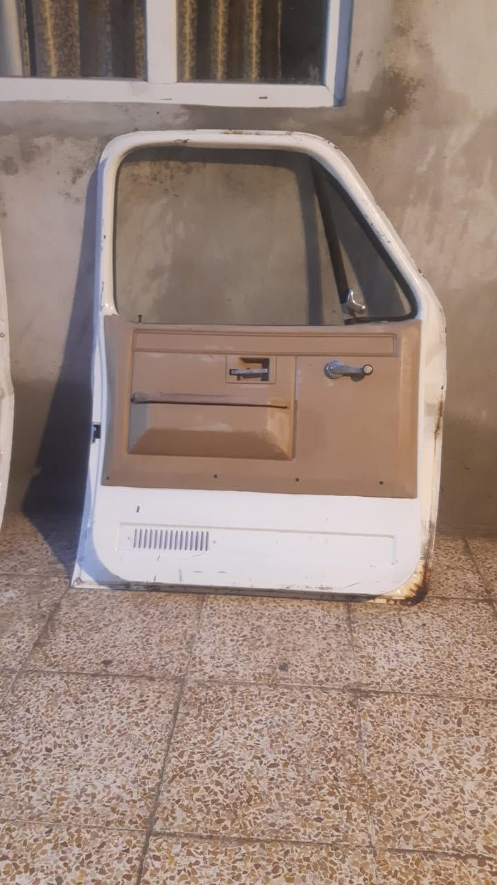 سلام عليكم
باب عدد 2
سياره جمسي موديل 77
نظيفه وجديد حيل جدا مع محلقاتها 
للاتصال 
***********
وايضاً على الواتساب موجودين
