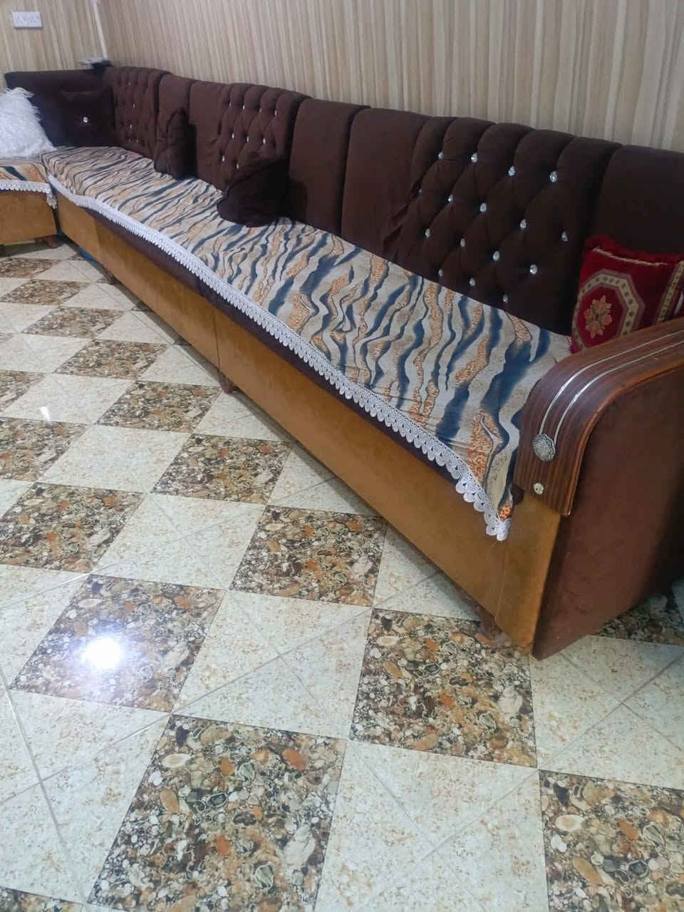 السلام عليكم
غراض المنزل 
1 -- طغم ديوان  داخل ديوان صندوق للغراض 
 2 -- مع كنتور بابين نظافات كلش 
 3 --- ومبردة داخلي نظيفة كلش
للبيع  
السعر  عند صاحب الرقم
***********
كركوك 

ملاحظه / اني مكلف بالنشر من 
اراد استفسار يتصل بالرقم
