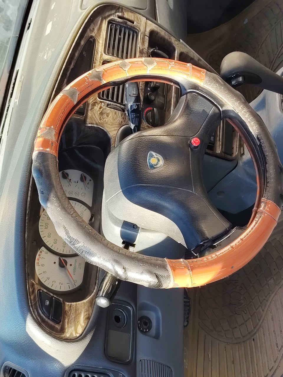 سلام عليكم
بروتون ويرا ٢٠٠٤
كير اوتمتيك..
سيارة باسمي سنويه لحد ٢٠٢٧
كير جديد مال حاوية
مكينة خير من الله لا تبخير ولا تنقيص
حدادية جديدة
تخم تاير جديد
كهربائيات كلها شغاله 
مابيها لا حادث ولا ضربة فقط بيه ضربة بسيطة  بخشم جاملق ومصلح على البارد لا بيها معجون ولا صبغ
سيارة بلادية.. لونها جارد
تبريد عاطل 
سعرها ٤٠
عنوان بغداد مدينة الصدر
***********
